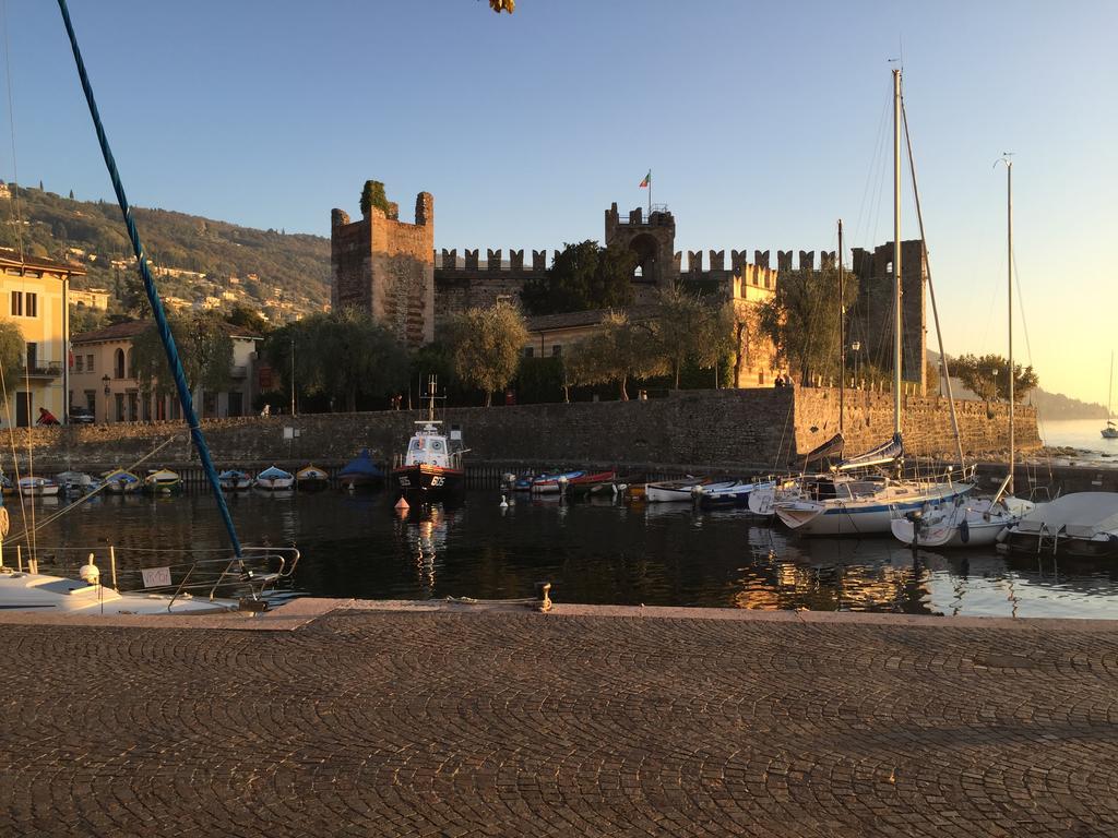 Residence La Mignon - Terrazza Torri Del Benaco Exteriér fotografie